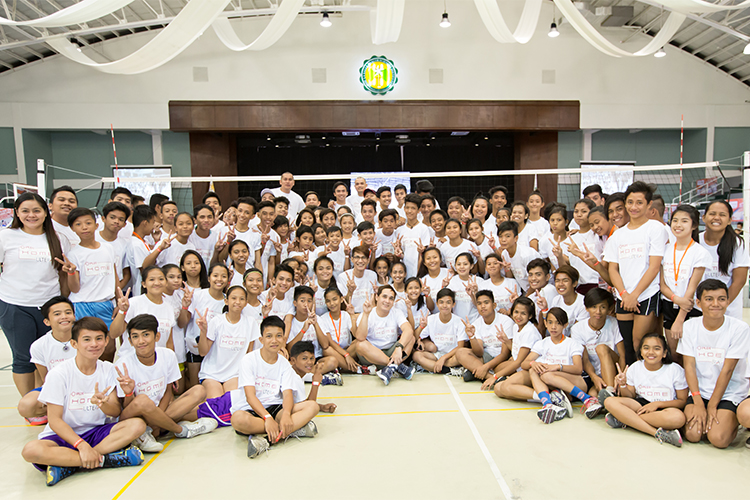 Chosen students from Dasmarinas Cavite were gven a chance to particpate in the volleyball clinic conducted by the Amihan and Bagwis coaches along with some of the Philippine  Volleyball Supertars