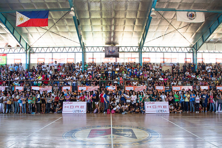 Residents of General Trias, Cavite were treated to an action-packed day of volleyball as PLDT HOME Ultera Install Patrol brought to them the volleyball superstars of the country