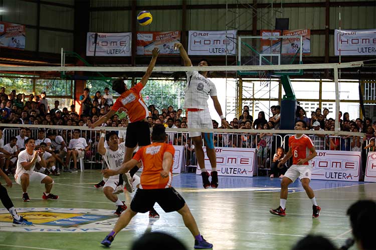 The exhilaration in the gym hit an all-time high during the exhibition game between the Bagwis team and Bulacan’s men’s volleyball team.