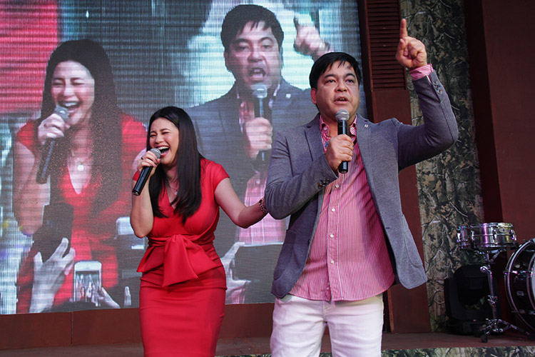 Regine Velasquez-Alcasid and Martin Nievera serenade the crowd with classic songs from Broadway musicals