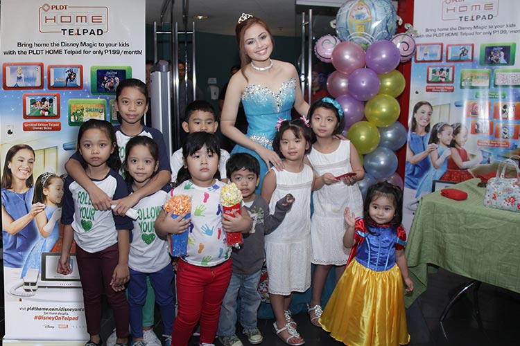 Kids show their love for Disney and PLDT HOME Telpad.