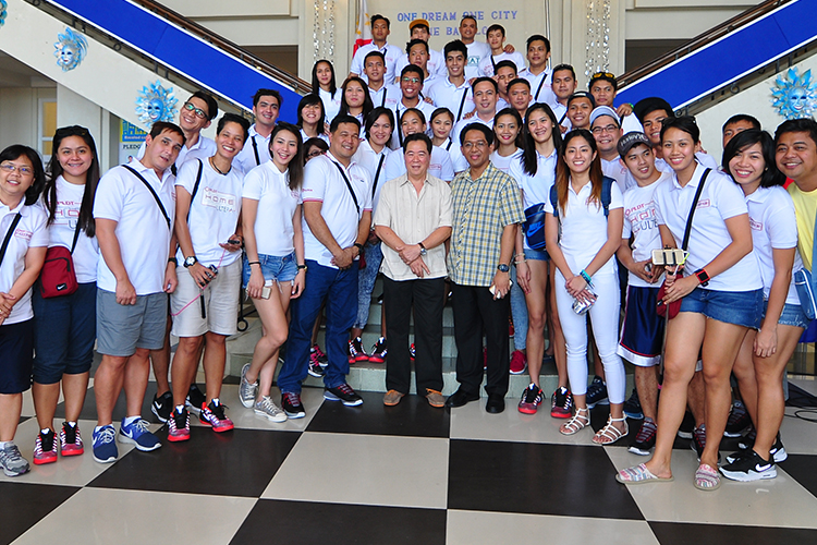 After visiting their young fans from University of St. La Salle in Bacolod, the Philippine volleyball superstars paid a visit to Bacolod Mayor Monico Puentevella.