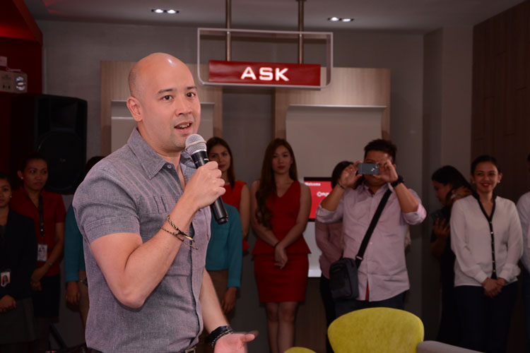 PLDT VP and Head of HOME Customer Care Paolo Lopez gives opening remarks and tells guest that “this is the beginning of 21st century state-of-the-art Sales and Service Centers.”