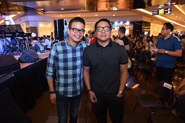Among the special guests in the first leg of The Regine Series Mall Tour are Gary Dujali, Head of PLDT Home Marketing and Patrick Tang, VP and Head of Home Voice Solutions. 