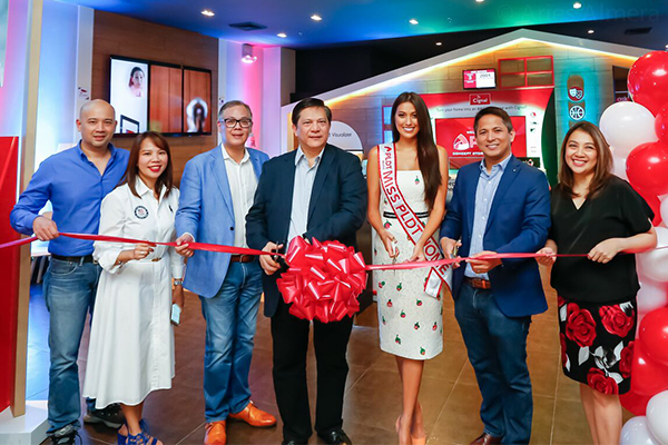 PLDT concept store now open in two major SM malls